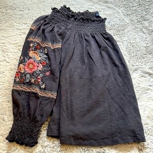 American Eagle off shoulder top size Medium